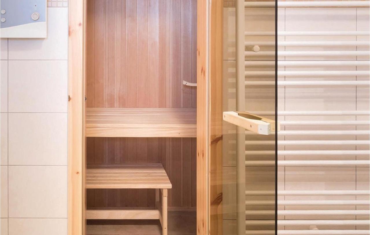 Beautiful Apartment In Rechlin With Sauna ภายนอก รูปภาพ